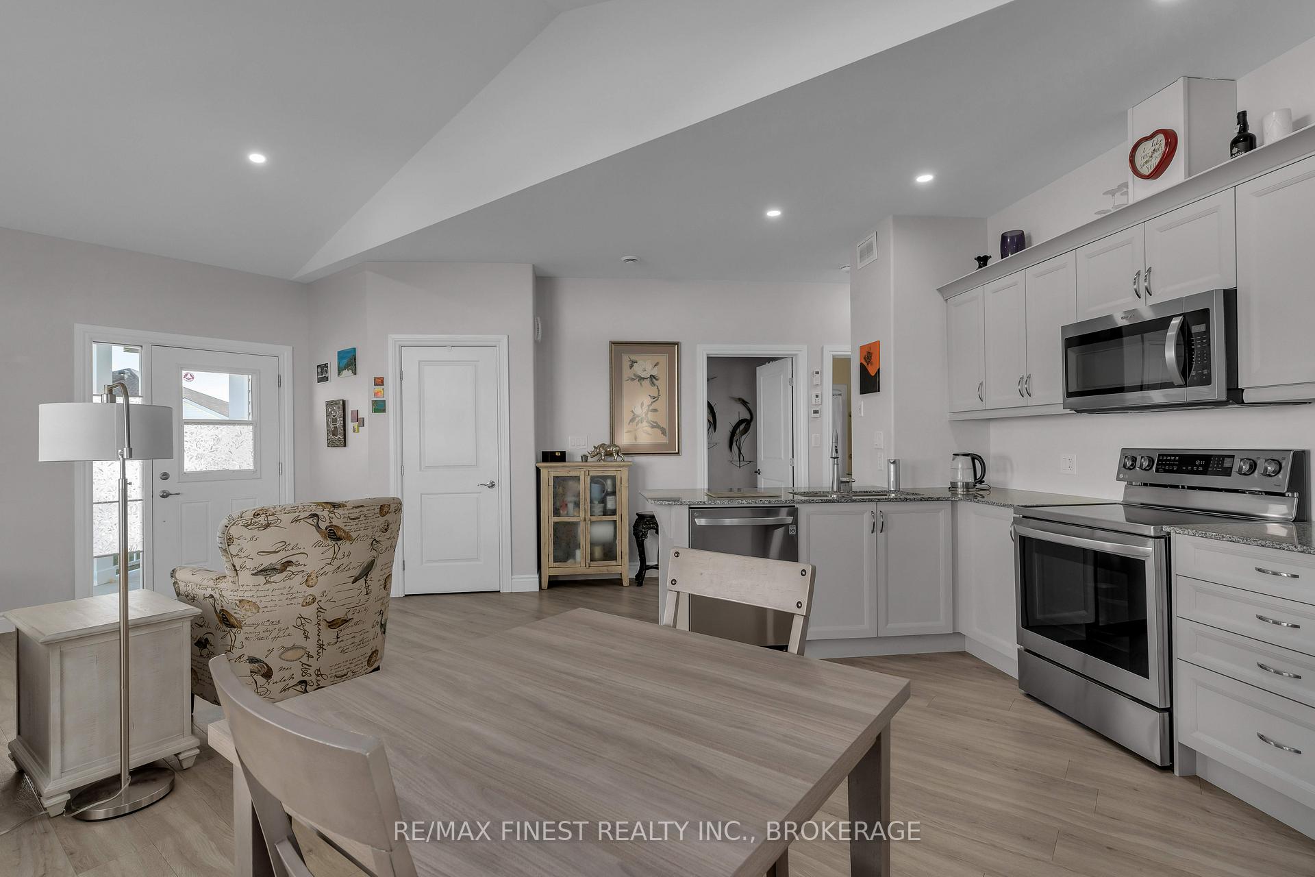 Photo 12 of 53 Lowry Place, Loyalist, Amherstview — HOMEH