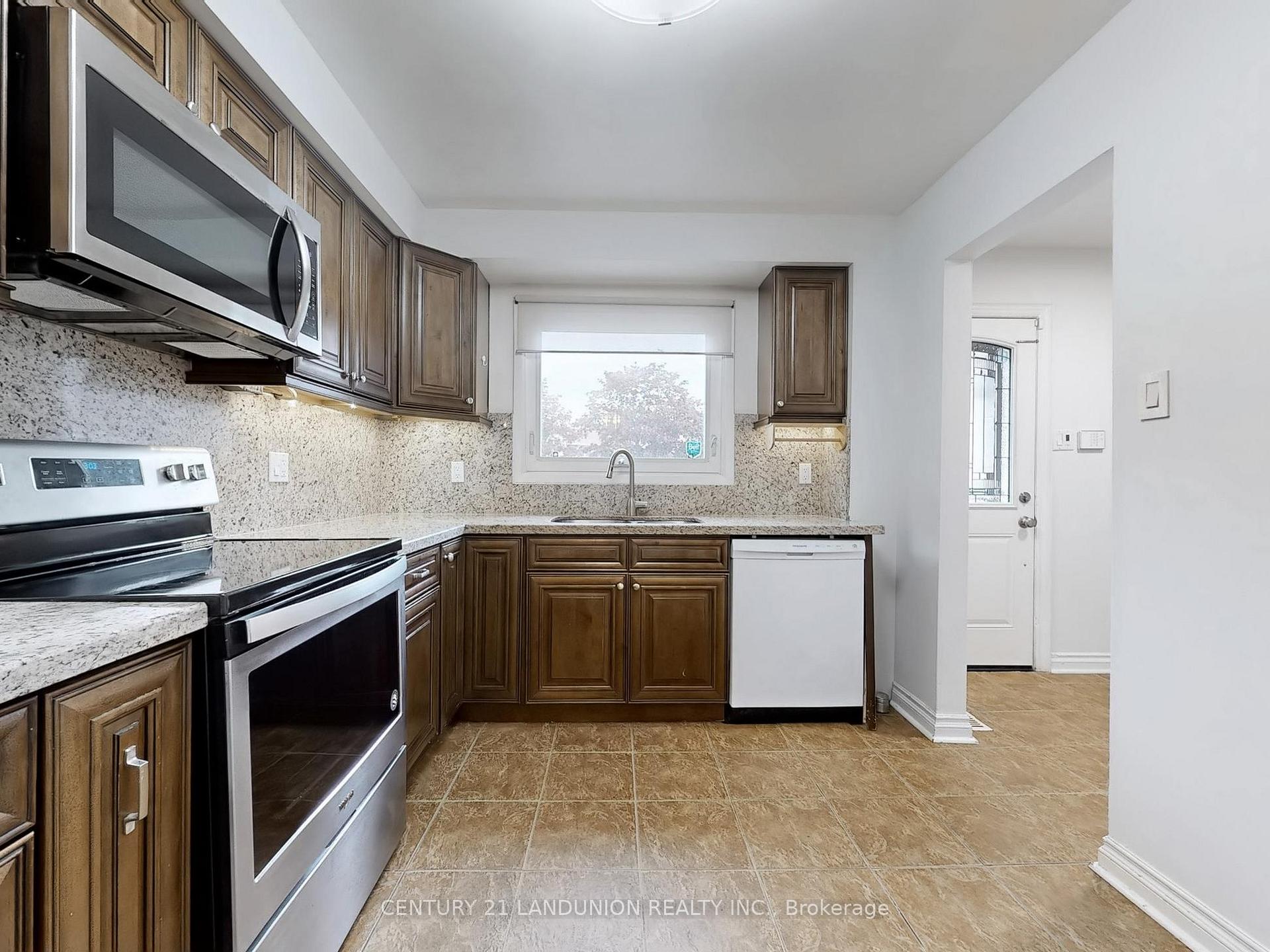 Photo 3 of 46 Deverill Crescent, Ajax, Central West — HOMEH