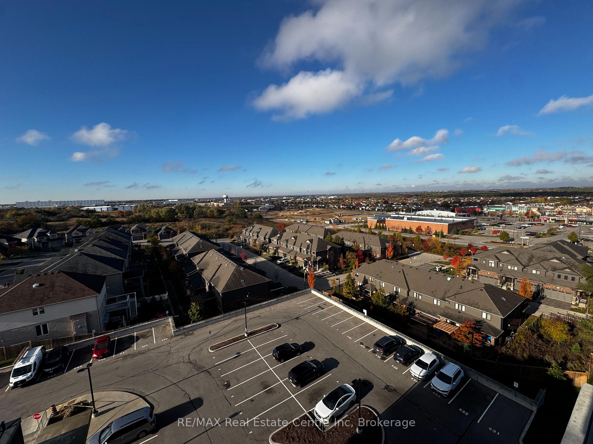 Photo 12 of Unit 708, 332 Gosling Gardens, Guelph, Clairfields/Hanlon Business Park — HOMEH