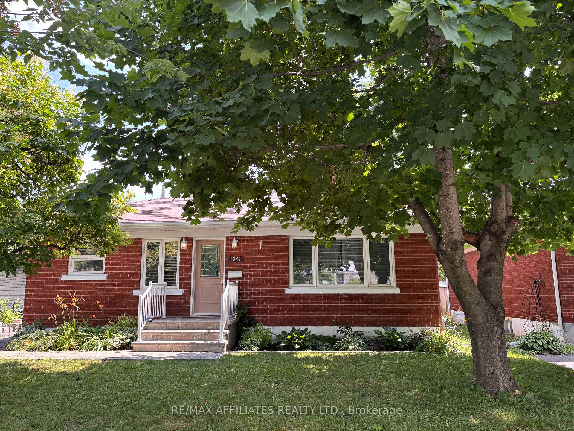 Front of 1941 Haig Drive