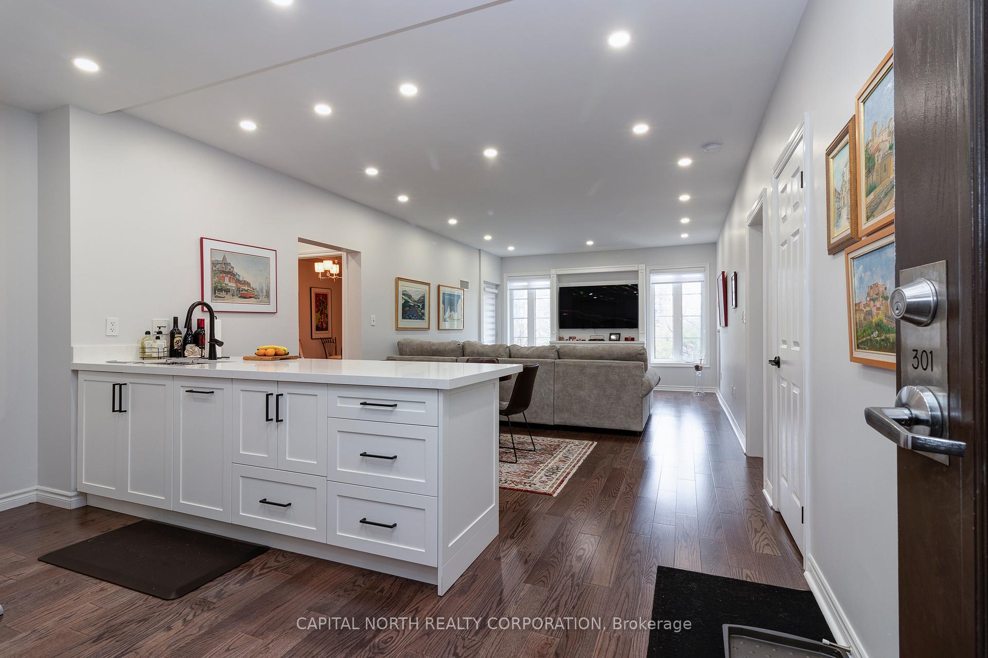 Photo 5 of Unit 301, 4620 Highway 7, Vaughan, East Woodbridge — HOMEH
