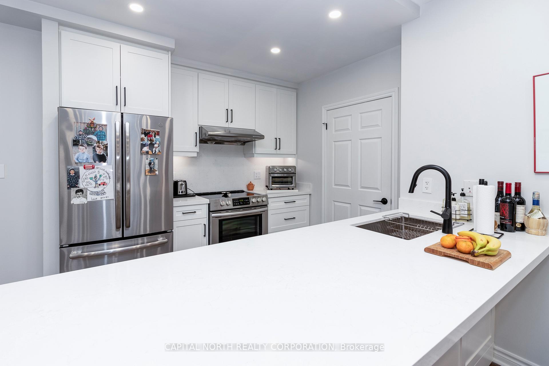 Photo 7 of Unit 301, 4620 Highway 7, Vaughan, East Woodbridge — HOMEH