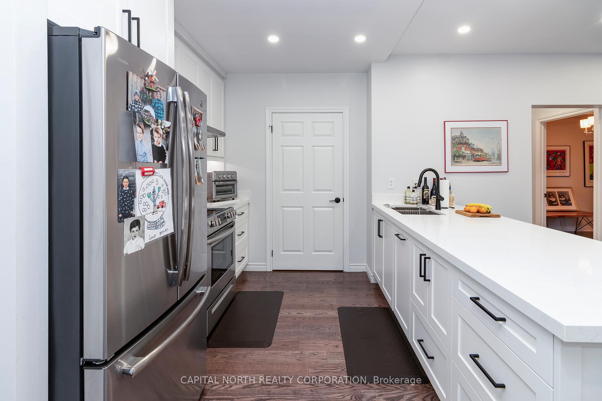 Photo 8 of Unit 301, 4620 Highway 7, Vaughan, East Woodbridge — HOMEH