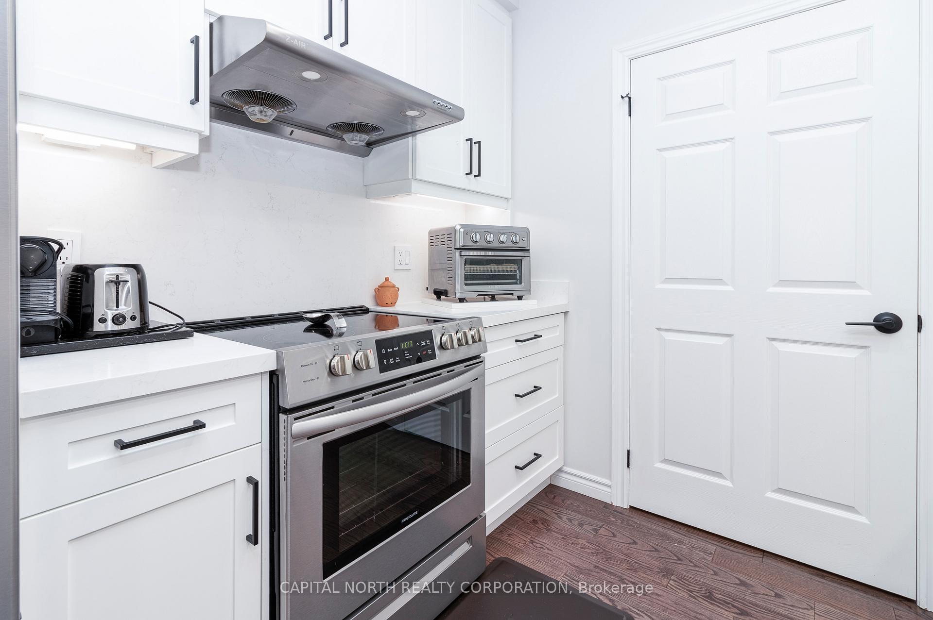 Photo 9 of Unit 301, 4620 Highway 7, Vaughan, East Woodbridge — HOMEH