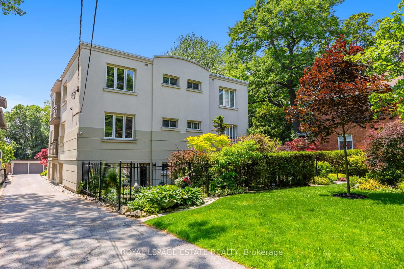 Front of Unit 4, 21 Benlamond Avenue