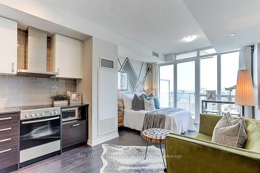 Photo 11 of Unit 1912, 125 Redpath Avenue, Toronto, Mount Pleasant West — HOMEH