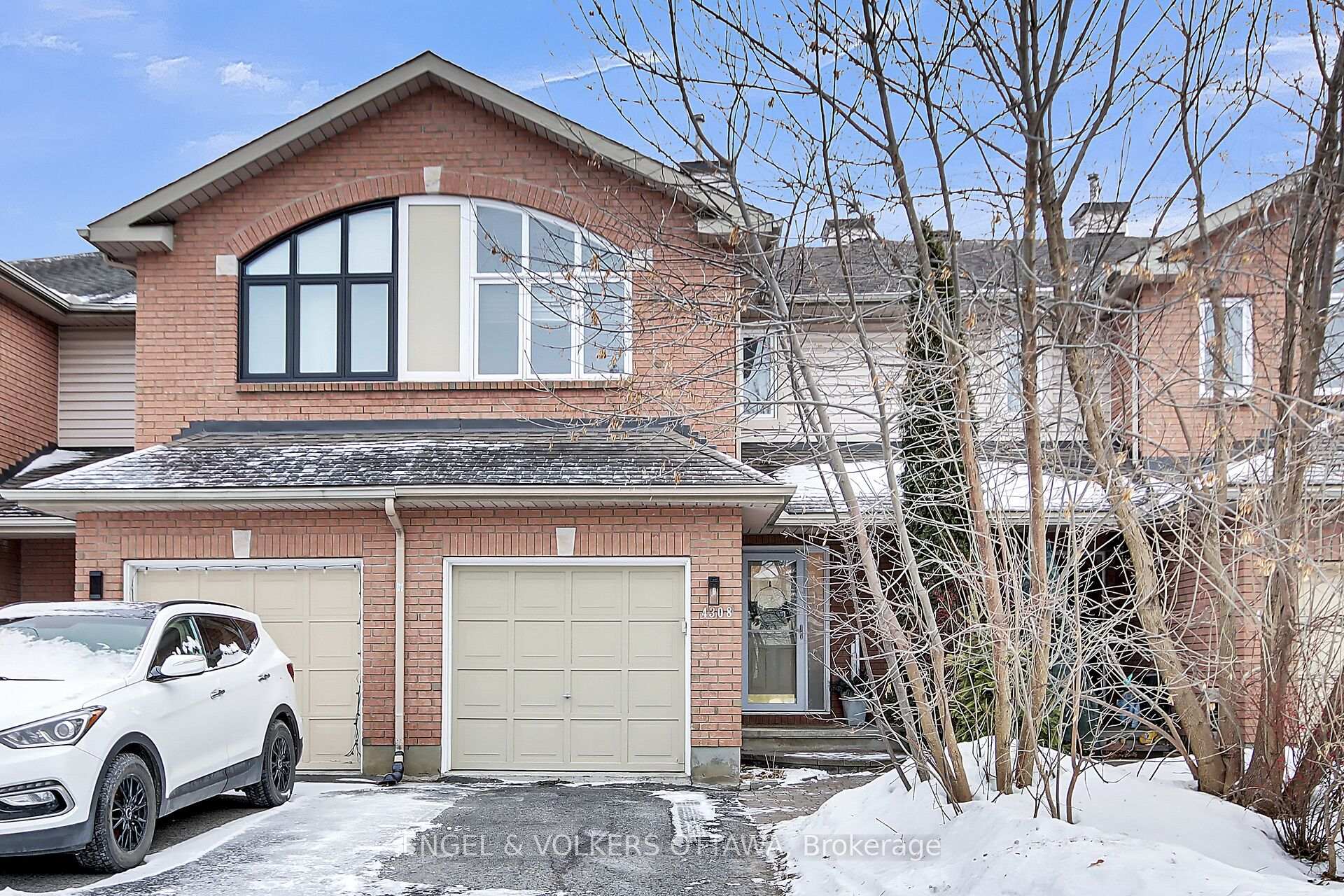 Front of 4308 Sunwood Crescent S