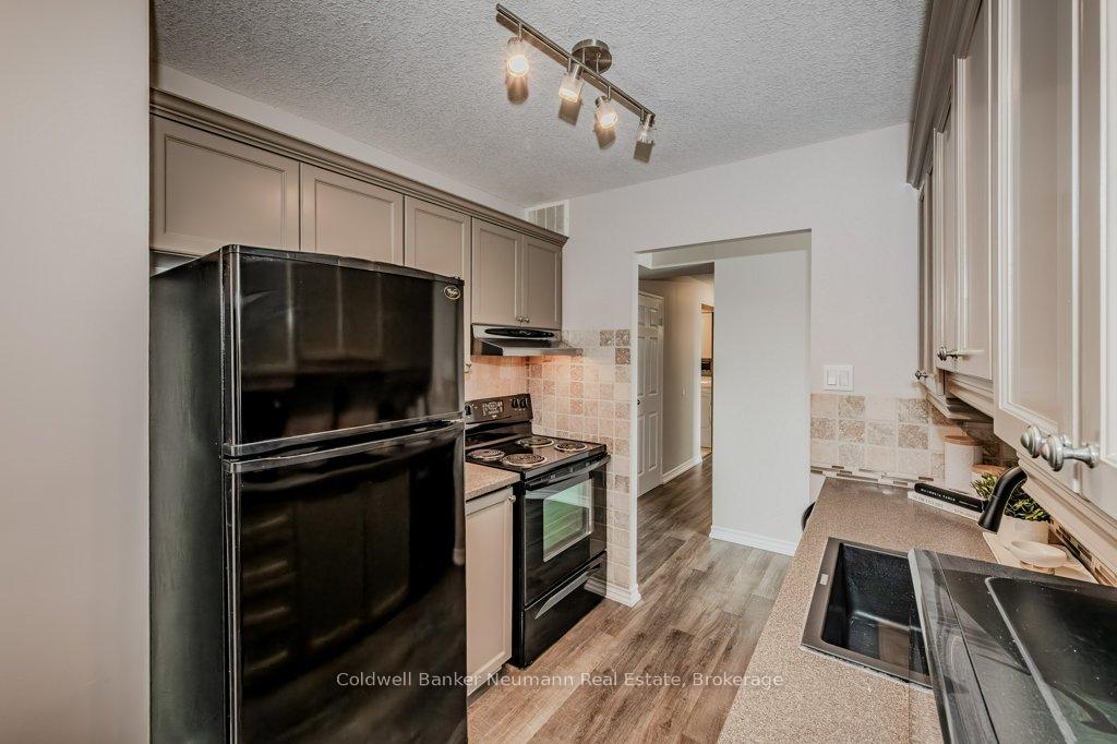 Photo 6 of Unit 812, 23 Woodlawn Road E, Guelph, Riverside Park — HOMEH