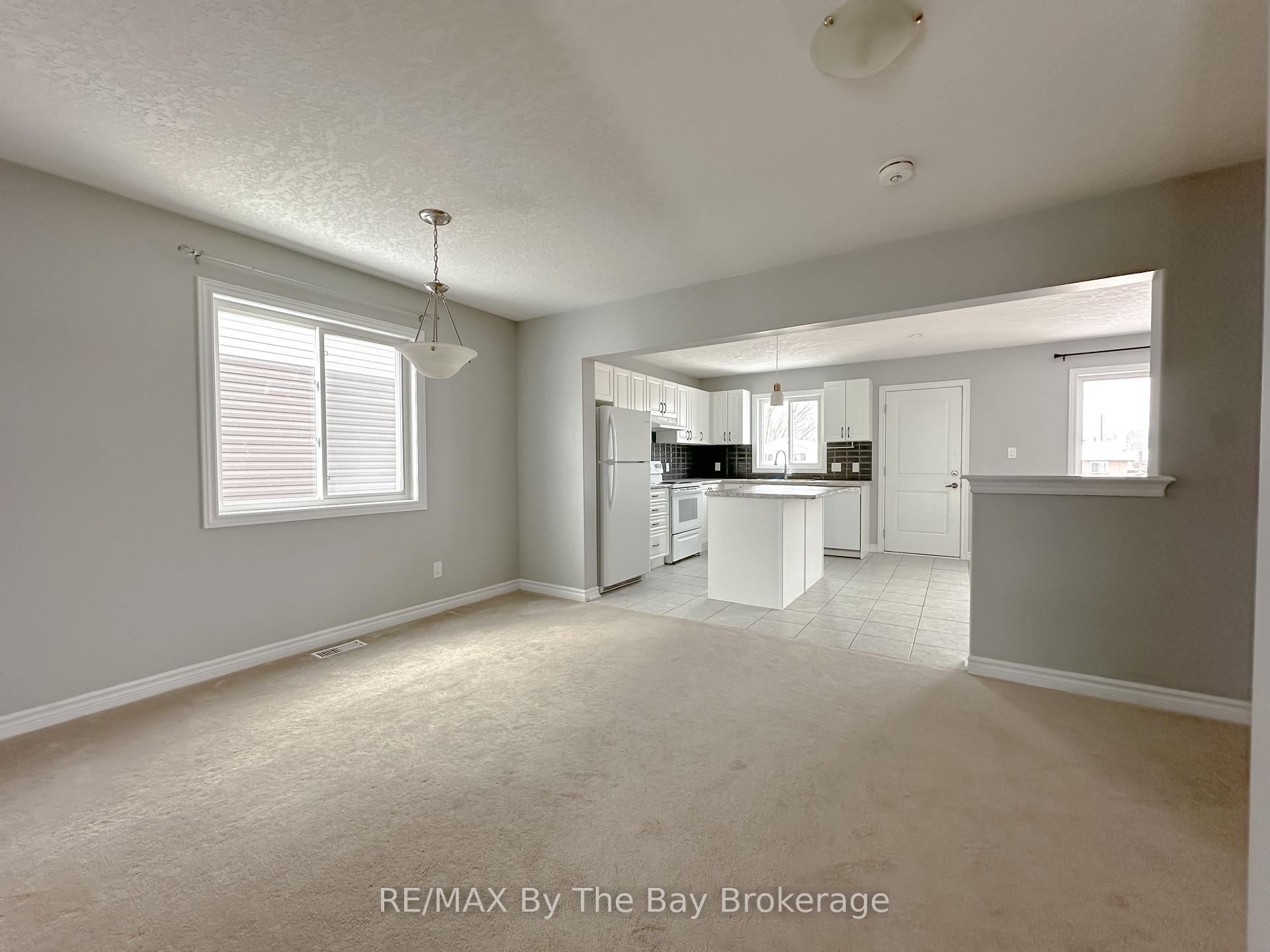Photo 3 of 267 Quebec Street, Clearview, Stayner — HOMEH