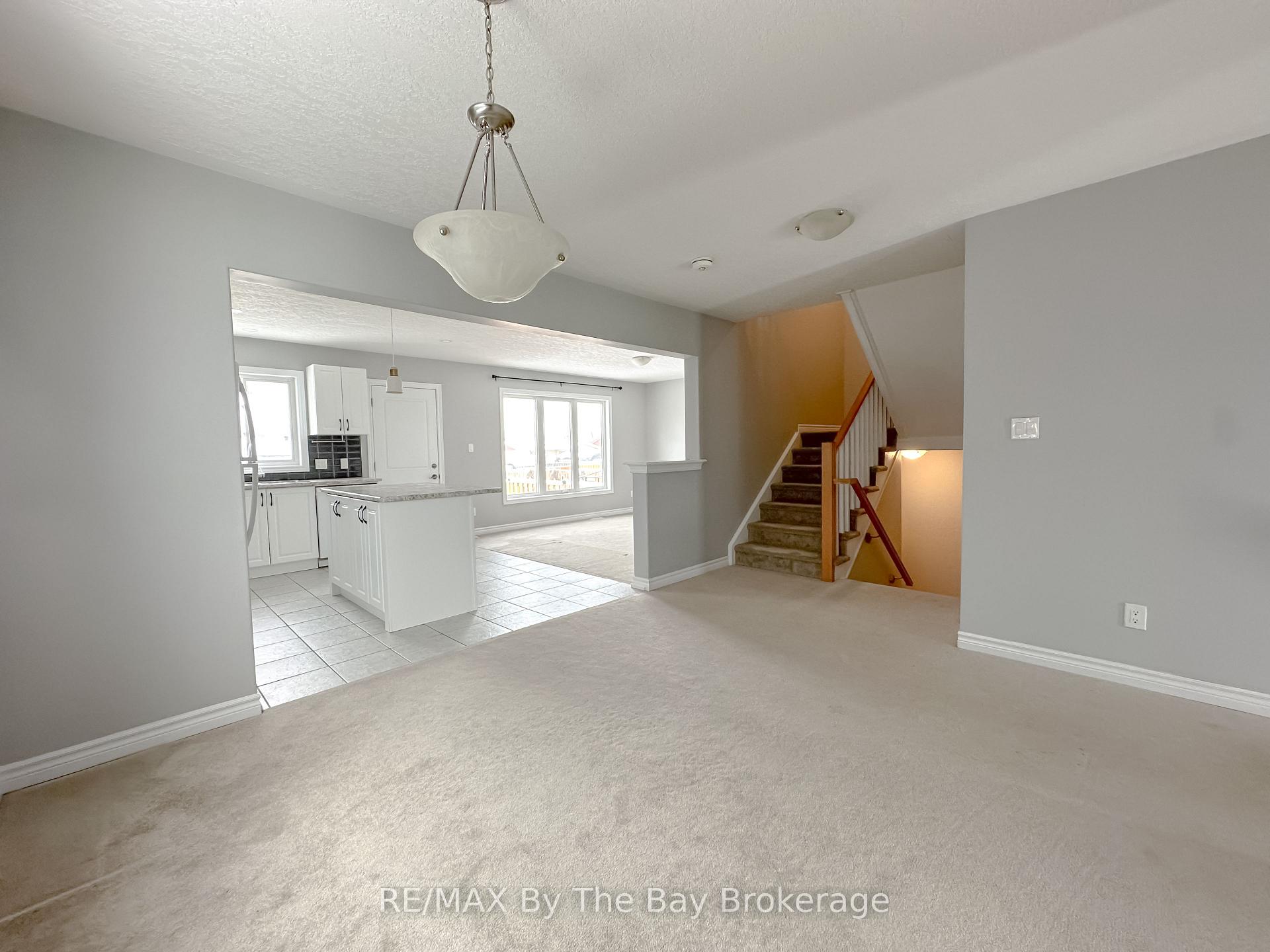 Photo 8 of 267 Quebec Street, Clearview, Stayner — HOMEH