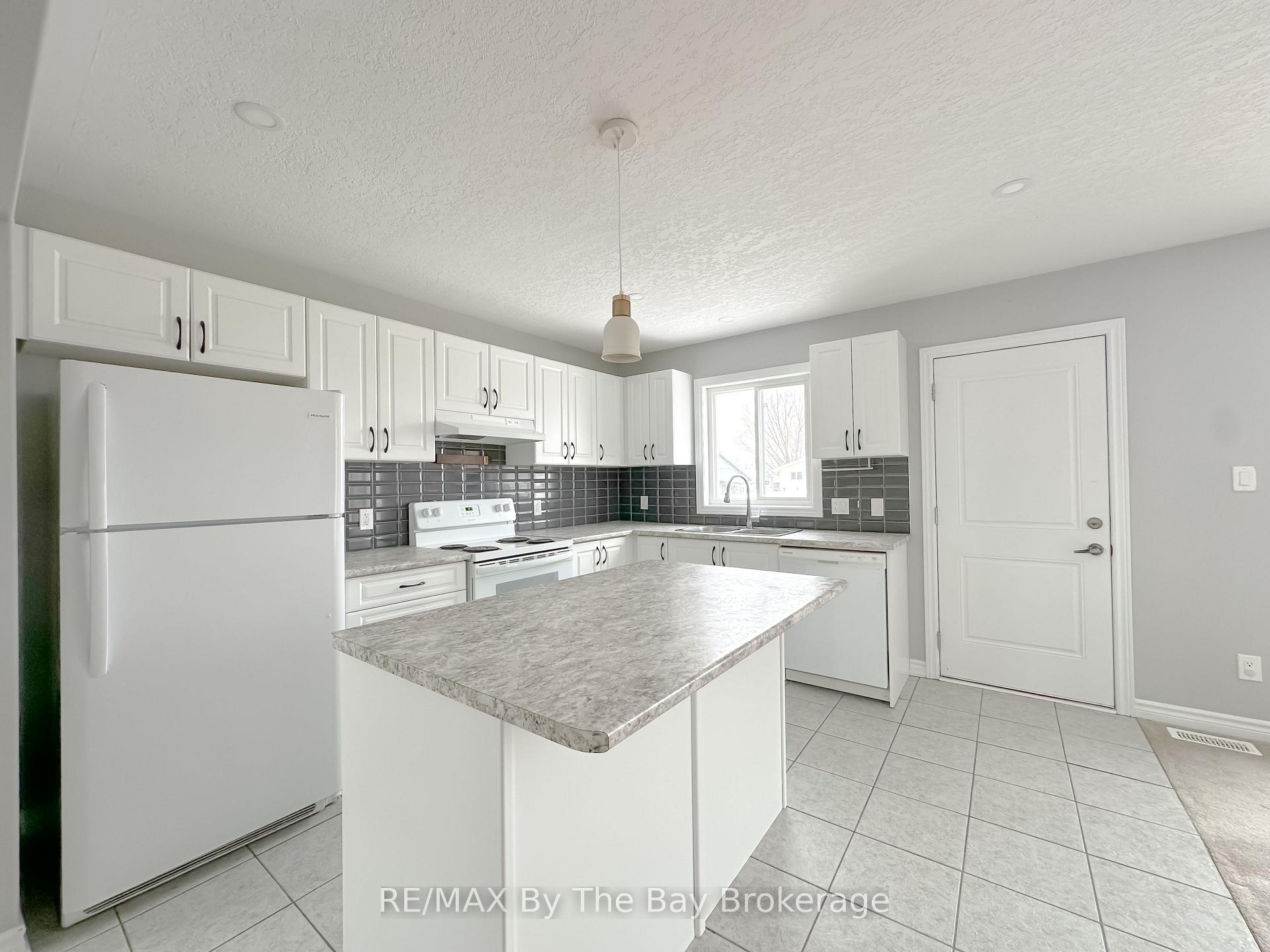 Photo 12 of 267 Quebec Street, Clearview, Stayner — HOMEH