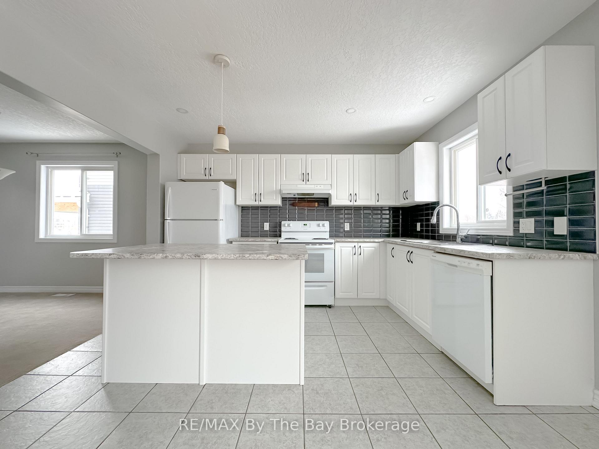 Photo 7 of 267 Quebec Street, Clearview, Stayner — HOMEH