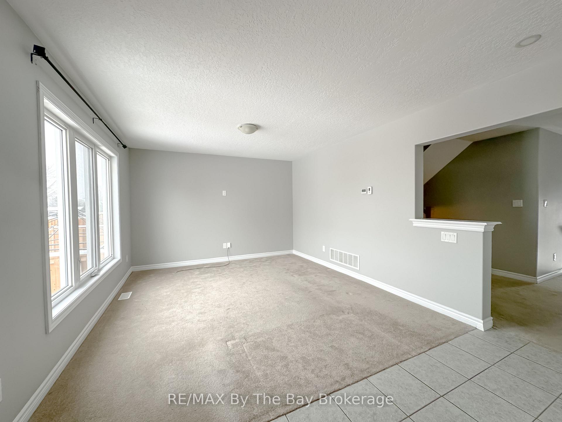 Photo 6 of 267 Quebec Street, Clearview, Stayner — HOMEH