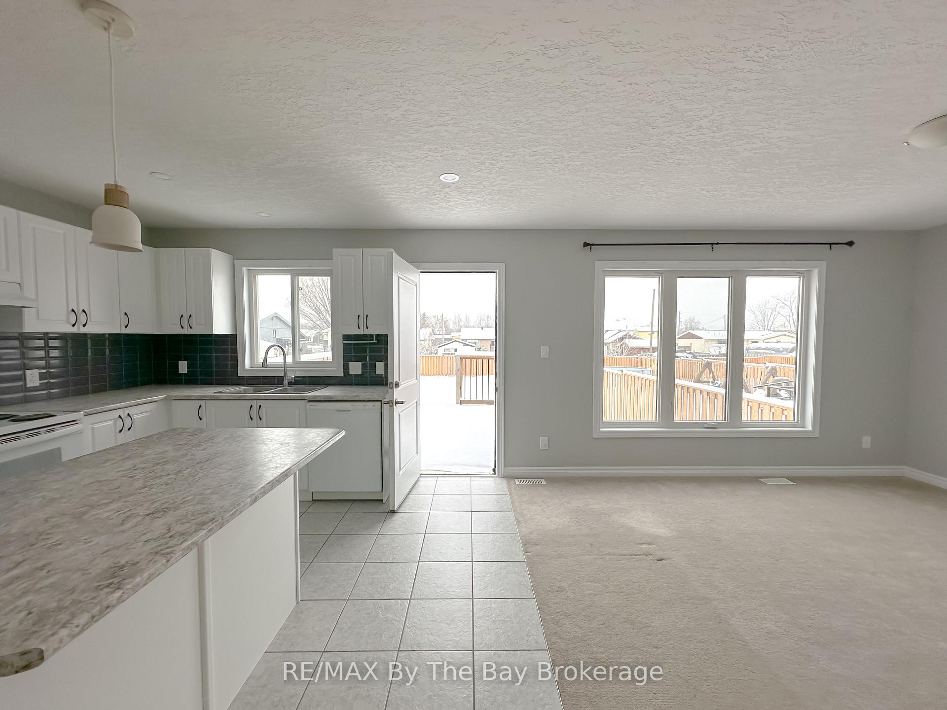 Photo 9 of 267 Quebec Street, Clearview, Stayner — HOMEH