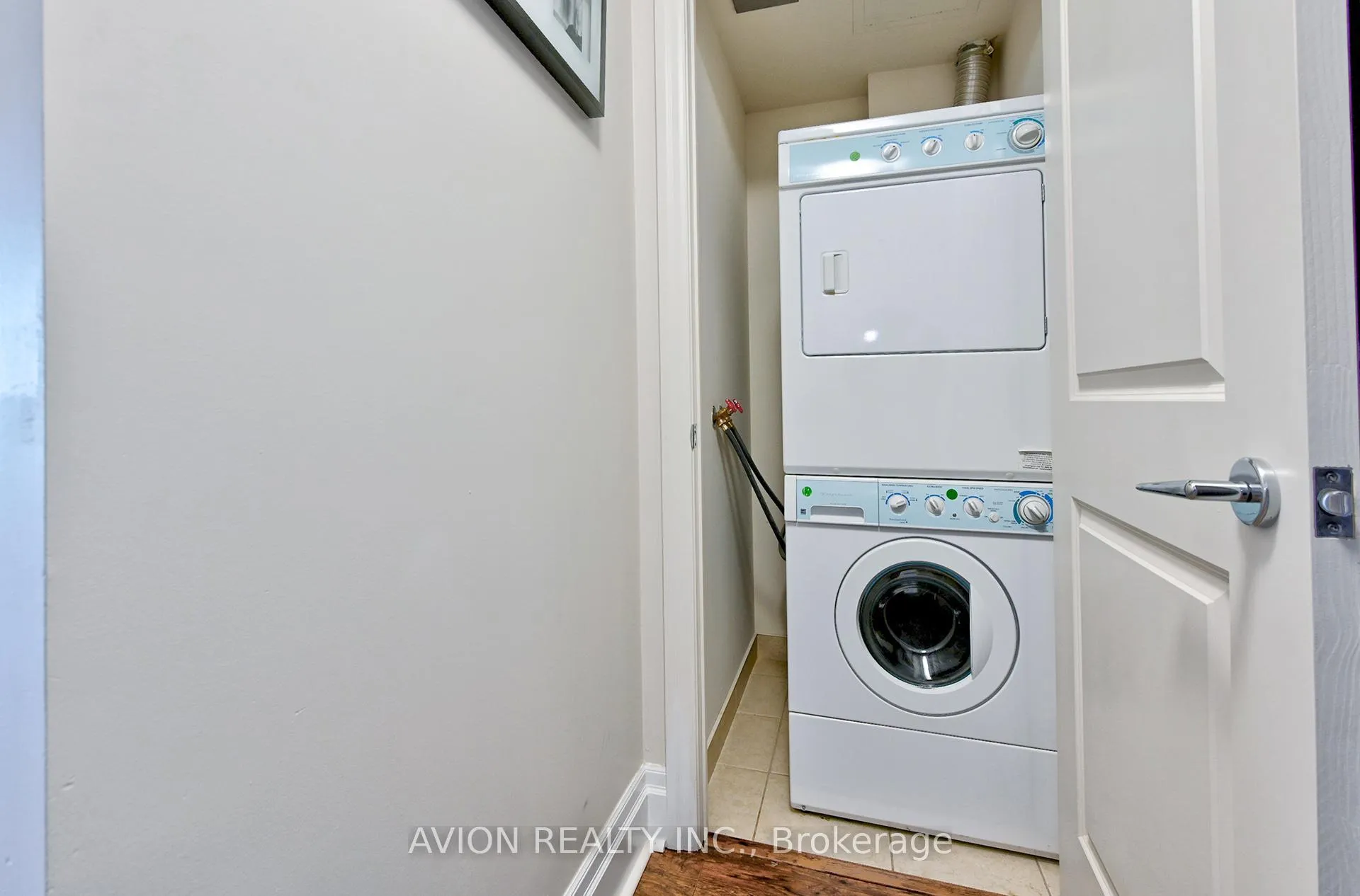 Photo 4 of Unit 507, 131 Upper Duke Crescent, Markham, Unionville — HOMEH