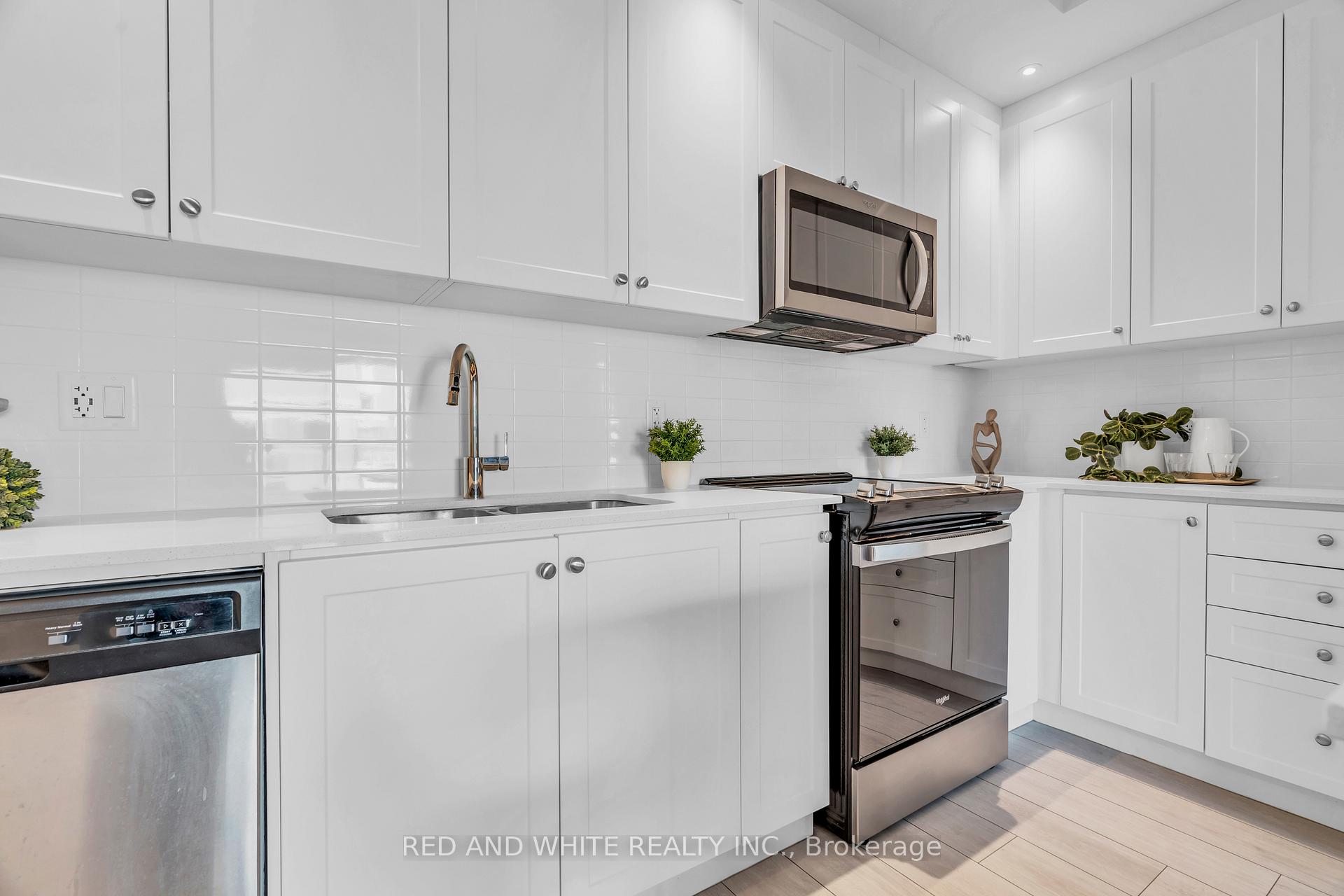Photo 12 of Unit 901, 55 Duke Street W, Kitchener — HOMEH