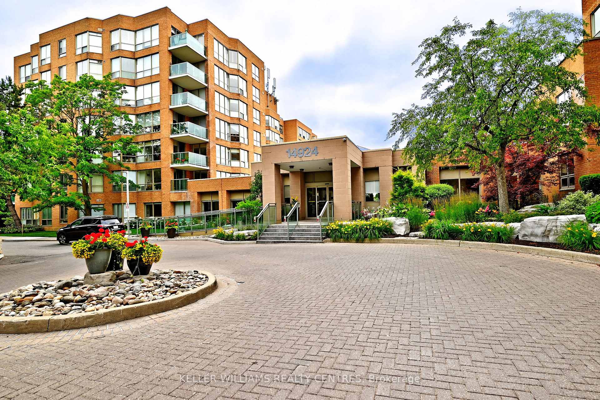 Front of Unit 223, 14924 Yonge Street