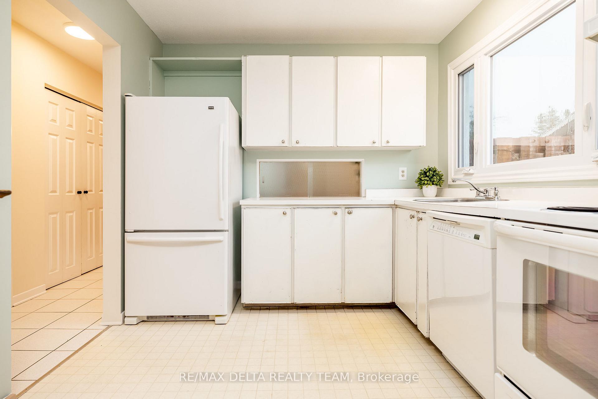Photo 7 of 22 Bedale Drive, Ottawa, Crystal Beach — HOMEH