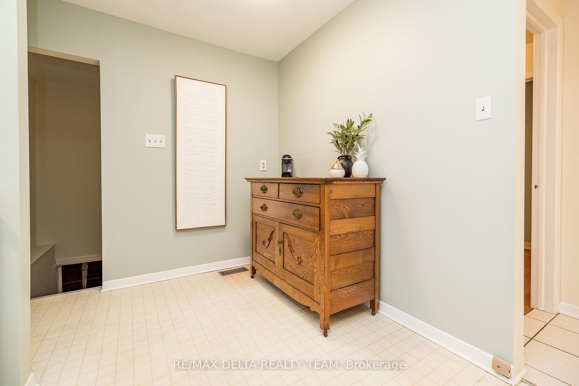 Photo 17 of 22 Bedale Drive, Ottawa, Crystal Beach — HOMEH