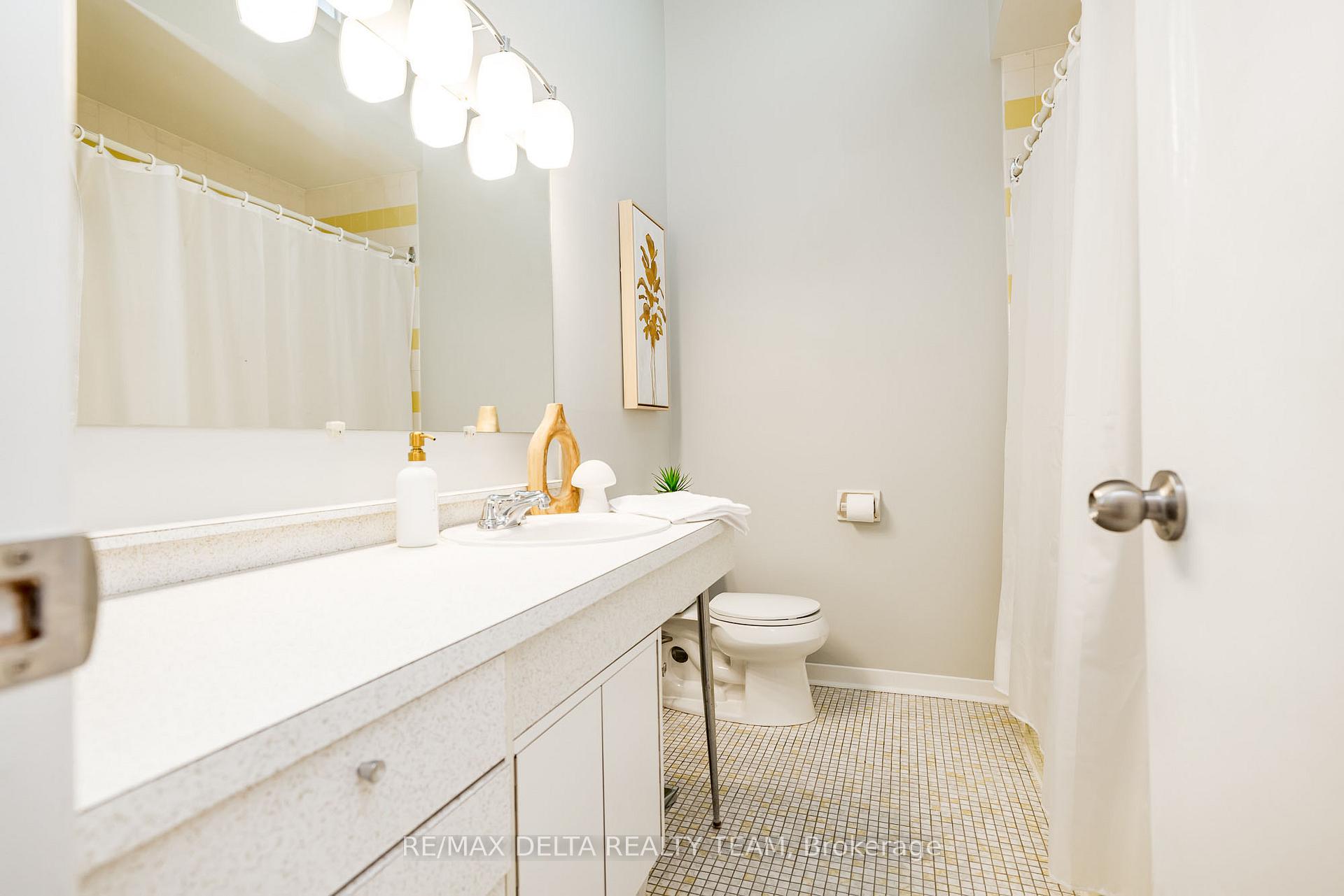 Photo 13 of 22 Bedale Drive, Ottawa, Crystal Beach — HOMEH