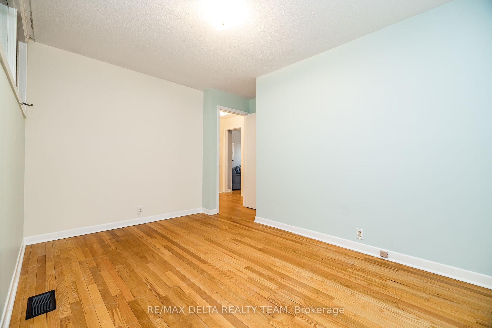 Photo 16 of 22 Bedale Drive, Ottawa, Crystal Beach — HOMEH