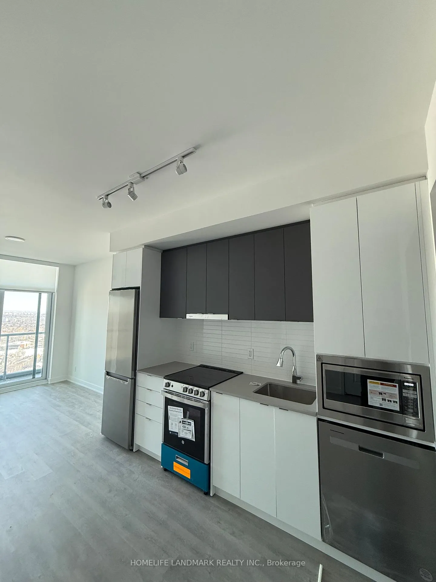 Photo 1 of Unit 3009, 50 Upper Mall Way, Vaughan, Brownridge — HOMEH