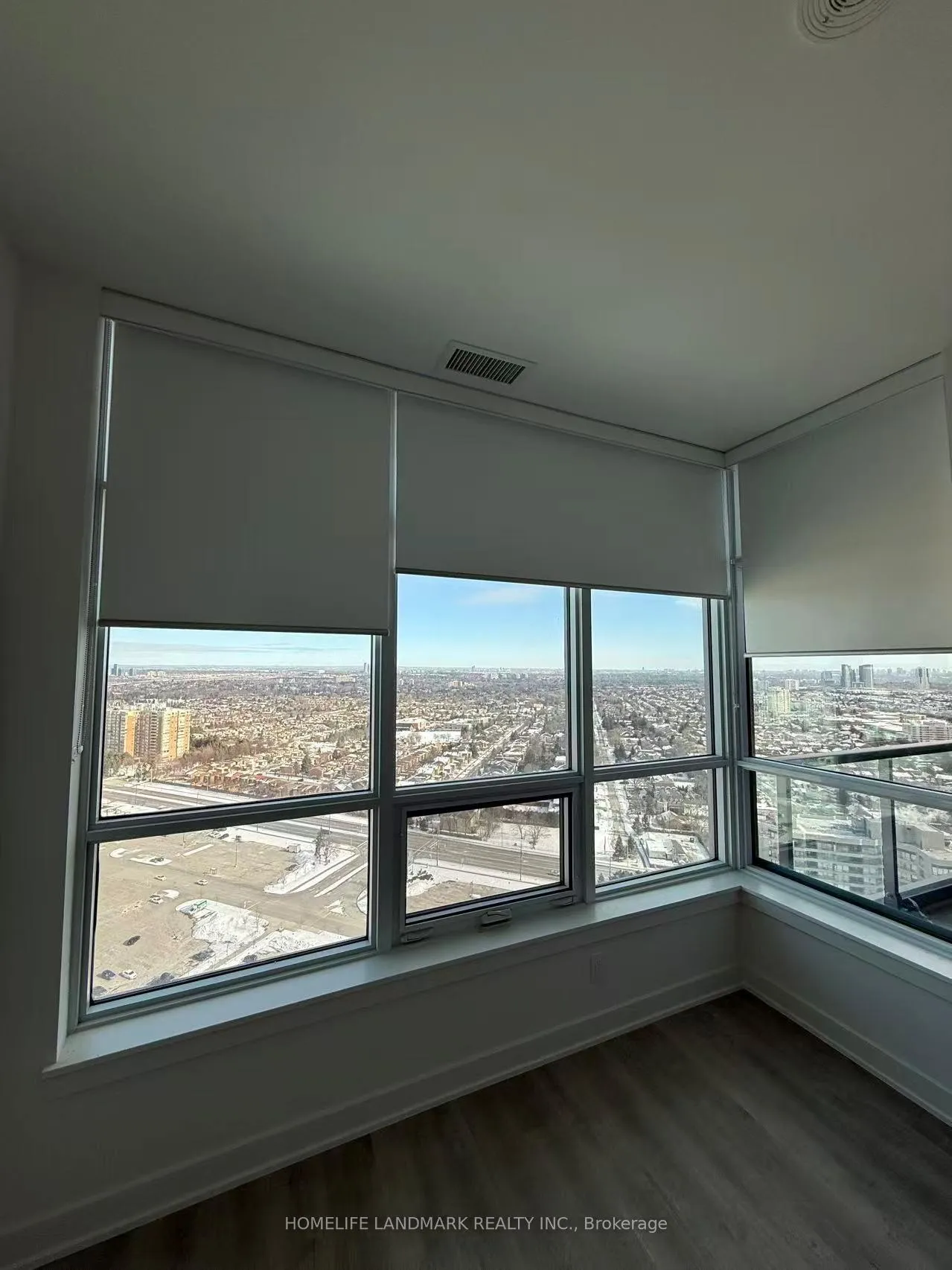 Photo 6 of Unit 3009, 50 Upper Mall Way, Vaughan, Brownridge — HOMEH