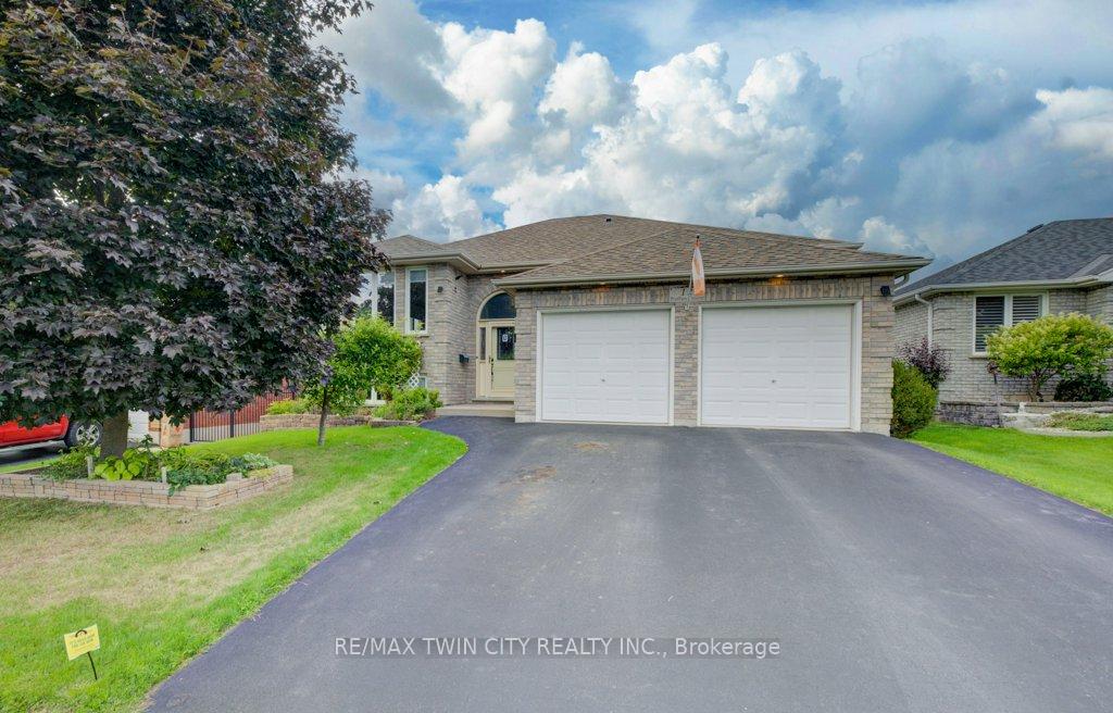 Photo 4 of 12 Bradbury Crescent, Brant, Paris — HOMEH