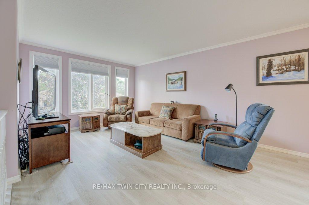 Photo 6 of 12 Bradbury Crescent, Brant, Paris — HOMEH