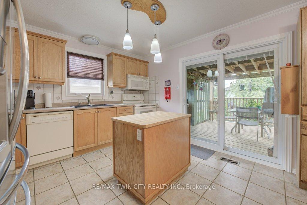 Photo 13 of 12 Bradbury Crescent, Brant, Paris — HOMEH