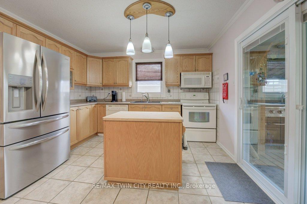 Photo 14 of 12 Bradbury Crescent, Brant, Paris — HOMEH