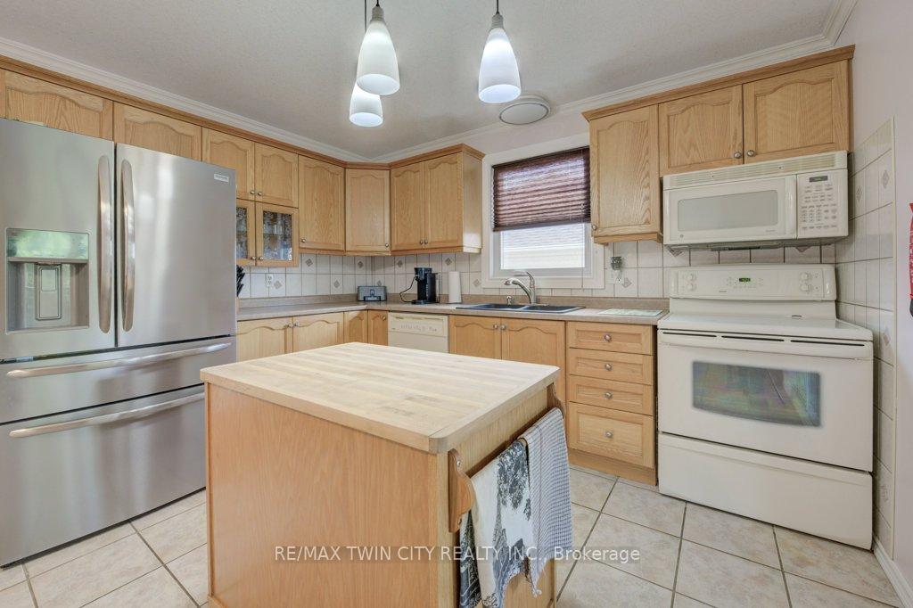 Photo 18 of 12 Bradbury Crescent, Brant, Paris — HOMEH
