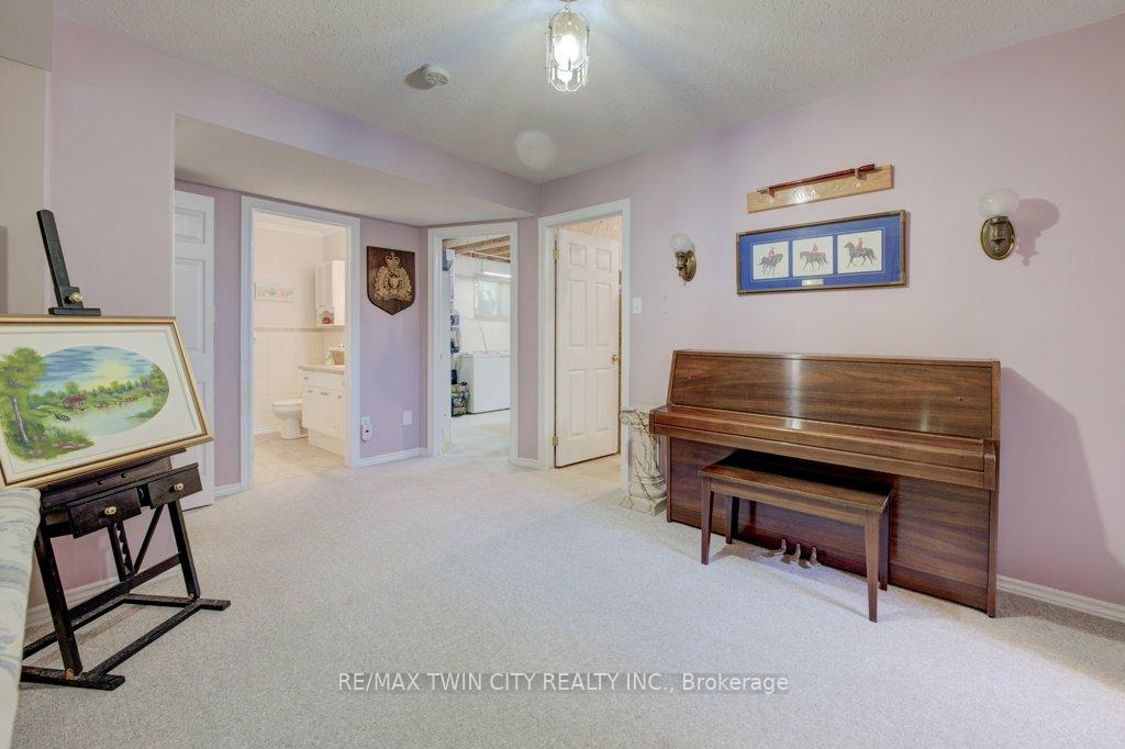 Photo 22 of 12 Bradbury Crescent, Brant, Paris — HOMEH