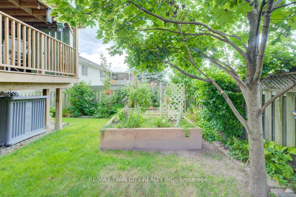 Photo 39 of 12 Bradbury Crescent, Brant, Paris — HOMEH