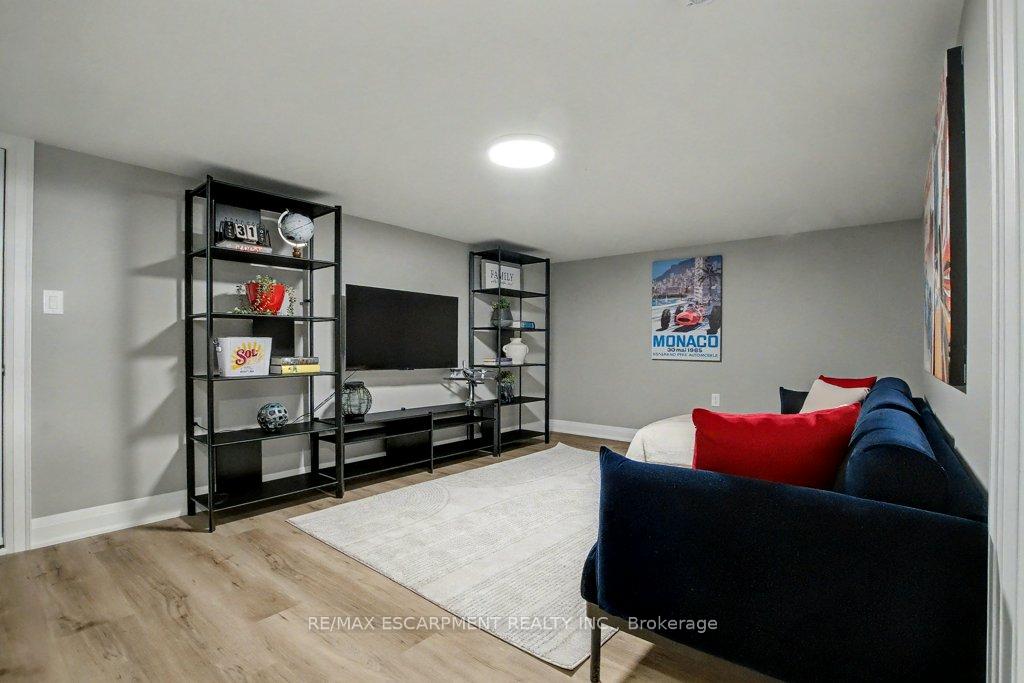 Photo 31 of 33 Sister Kern Terrace, Hamilton, Kennedy — HOMEH