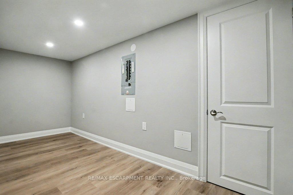 Photo 33 of 33 Sister Kern Terrace, Hamilton, Kennedy — HOMEH