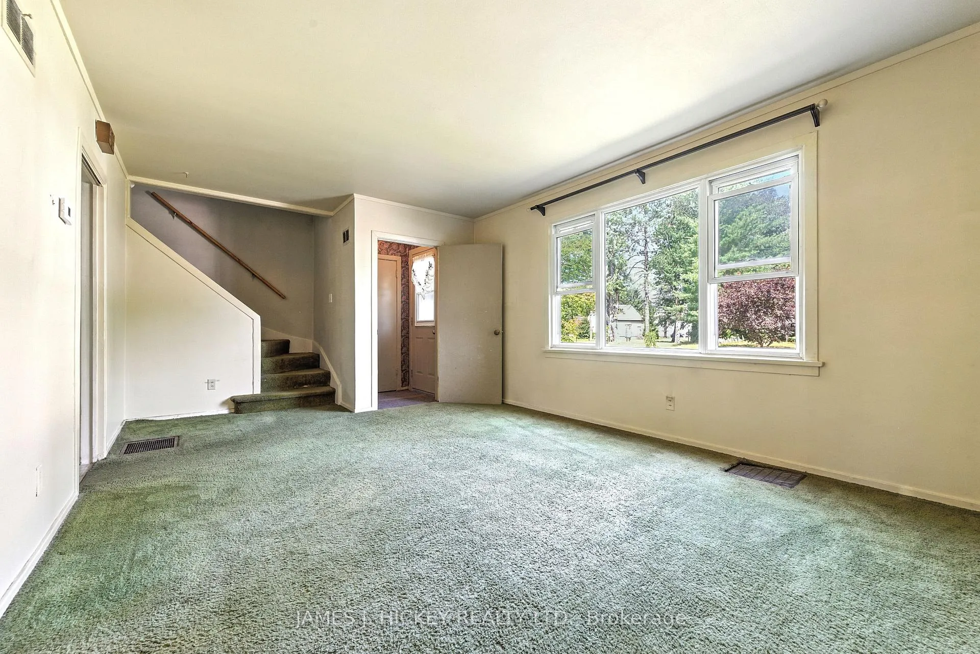 Photo 4 of 123 Algonquin Street, Deep River — HOMEH