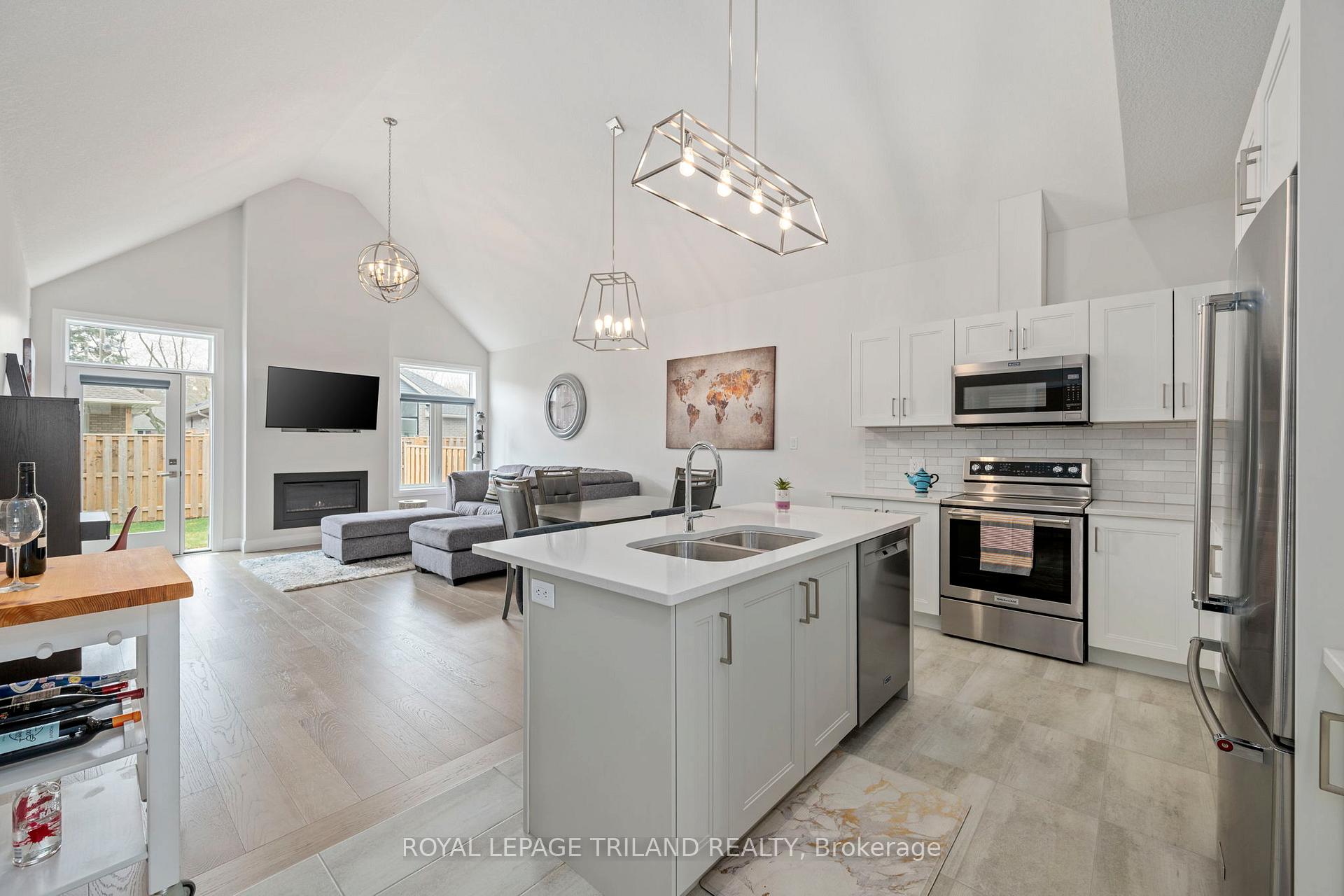 Photo 8 of Unit 12, 63 Compass Trail, Central Elgin, Rural Central Elgin — HOMEH