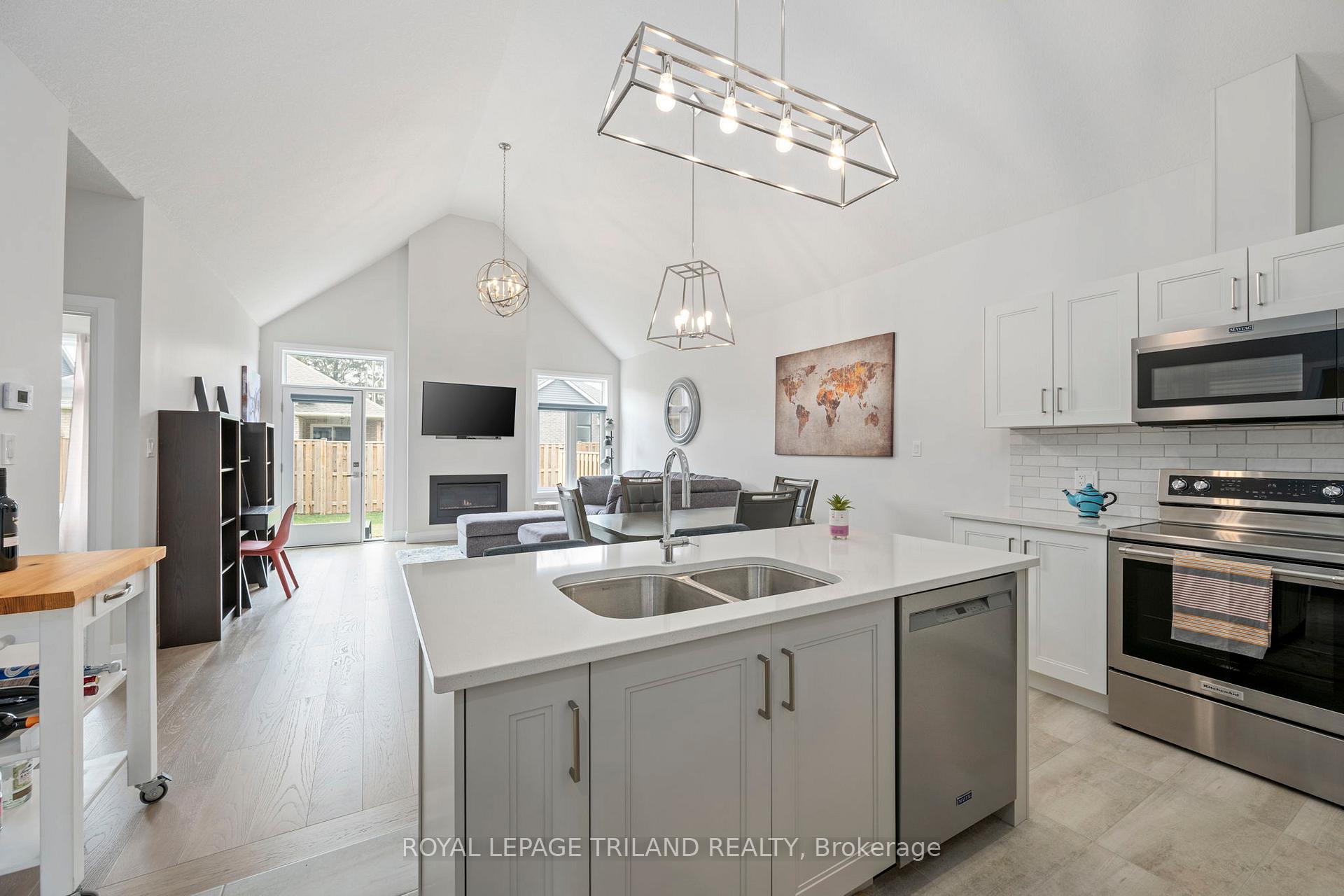 Photo 10 of Unit 12, 63 Compass Trail, Central Elgin, Rural Central Elgin — HOMEH
