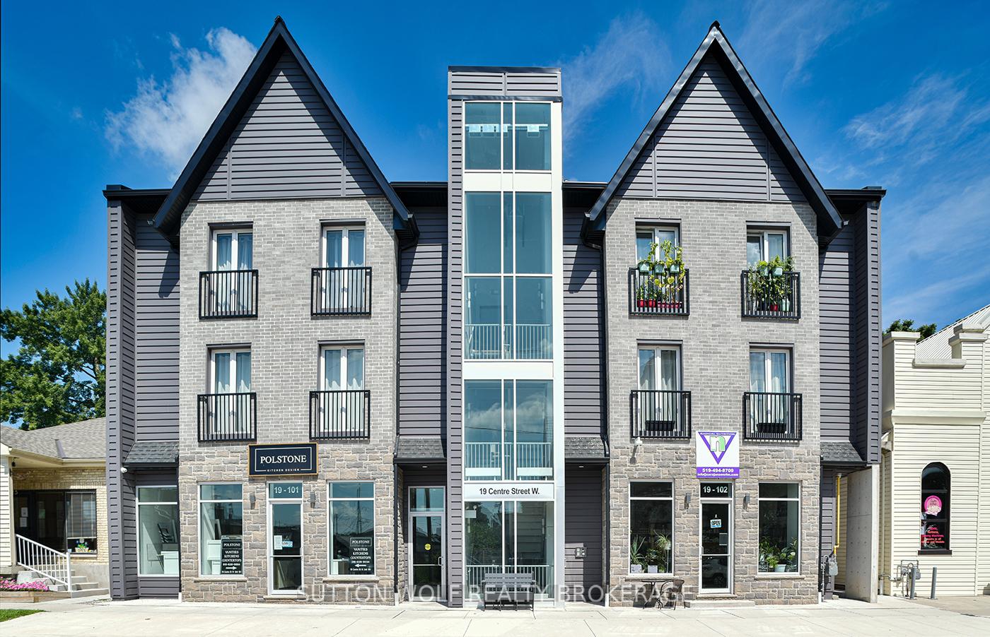 Front of Unit 303, 19 Centre Street W