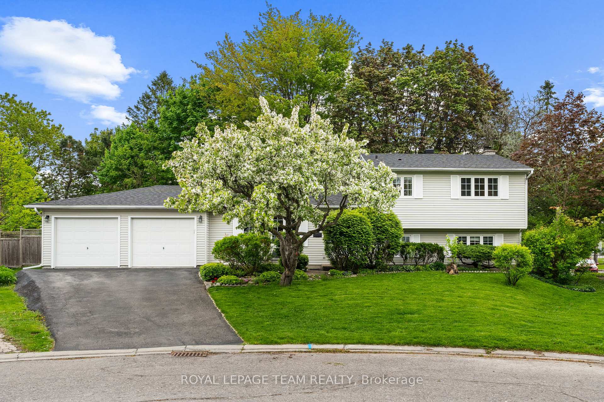 Photo 1 of 22 Juniper Court, Ottawa, Borden Farm/Stewart Farm/Carleton Heights/Parkwood Hills — HOMEH