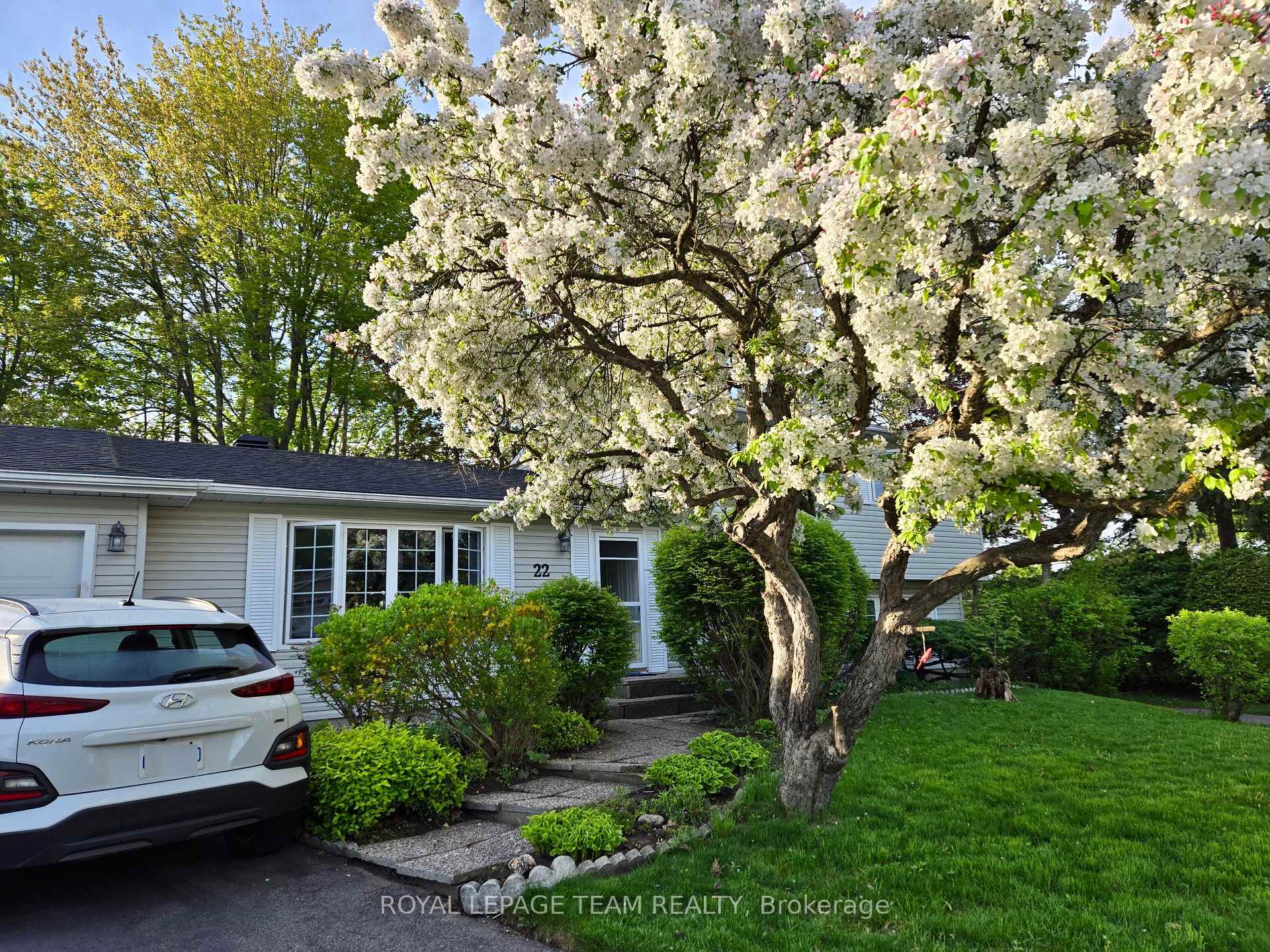 Photo 5 of 22 Juniper Court, Ottawa, Borden Farm/Stewart Farm/Carleton Heights/Parkwood Hills — HOMEH