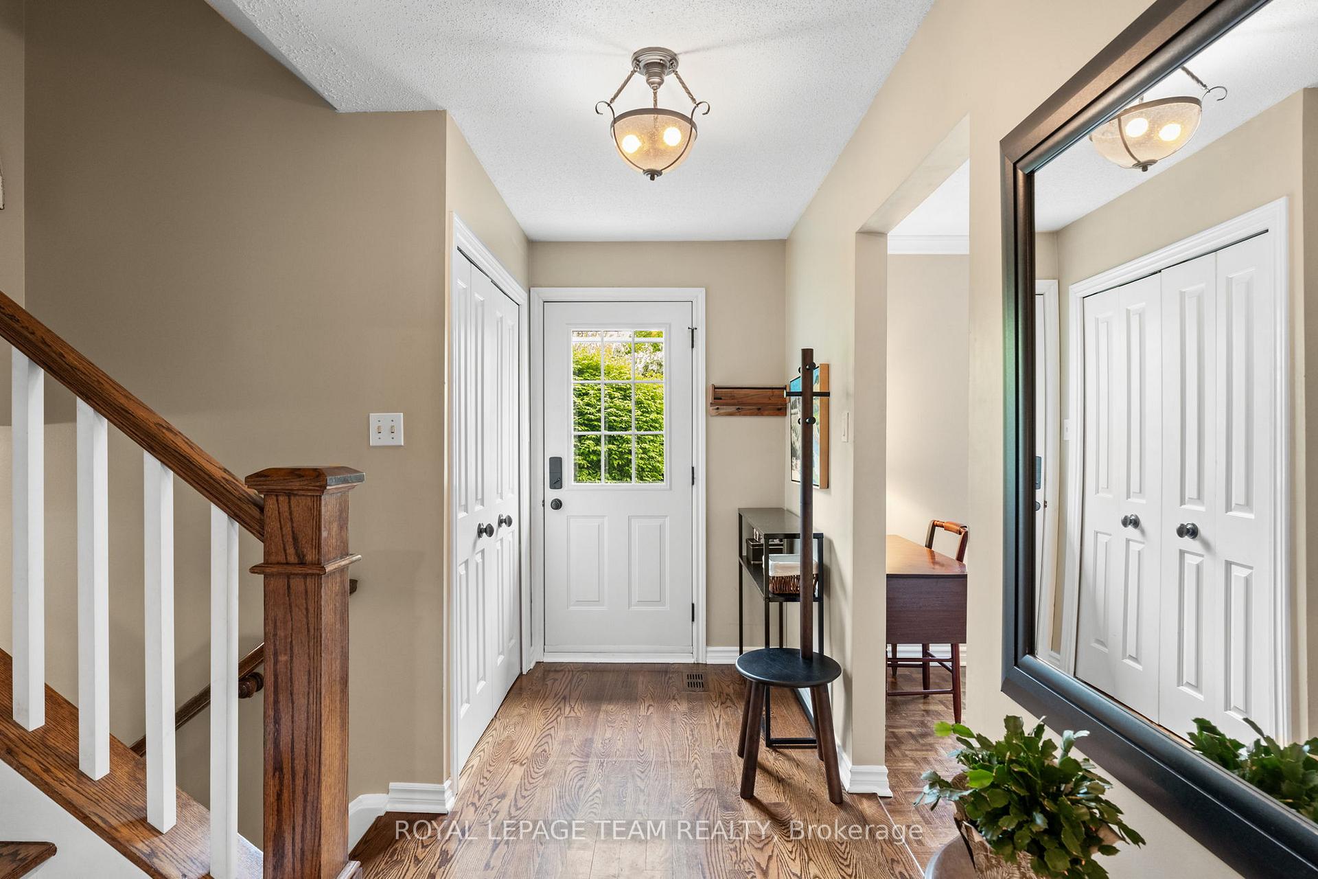 Photo 2 of 22 Juniper Court, Ottawa, Borden Farm/Stewart Farm/Carleton Heights/Parkwood Hills — HOMEH