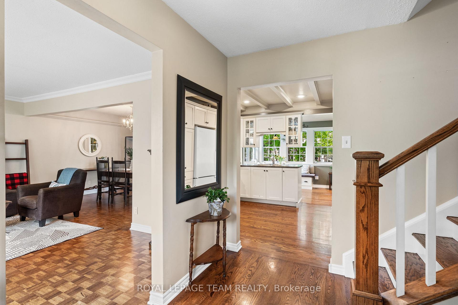 Photo 4 of 22 Juniper Court, Ottawa, Borden Farm/Stewart Farm/Carleton Heights/Parkwood Hills — HOMEH