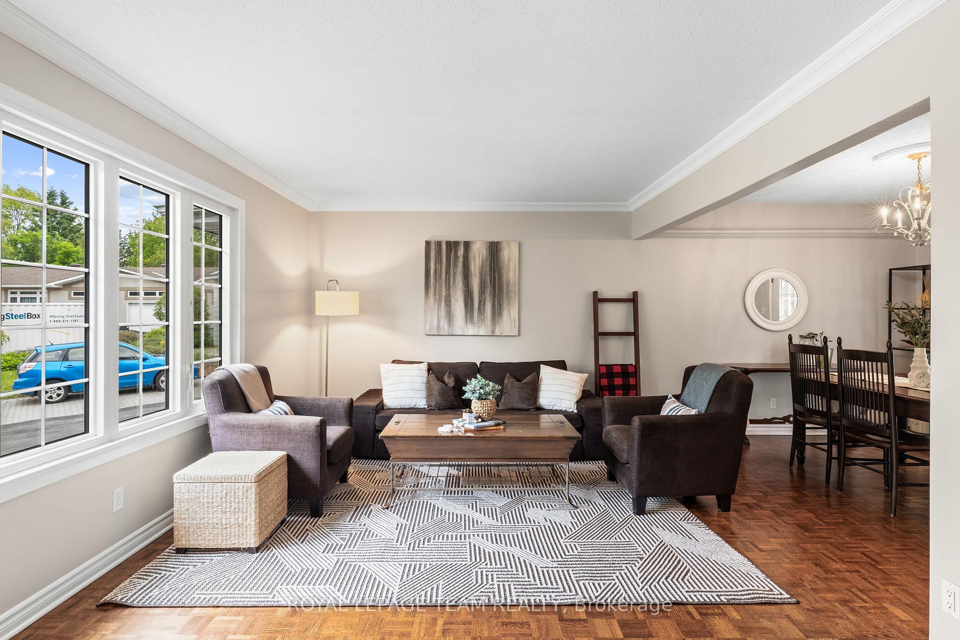 Photo 3 of 22 Juniper Court, Ottawa, Borden Farm/Stewart Farm/Carleton Heights/Parkwood Hills — HOMEH