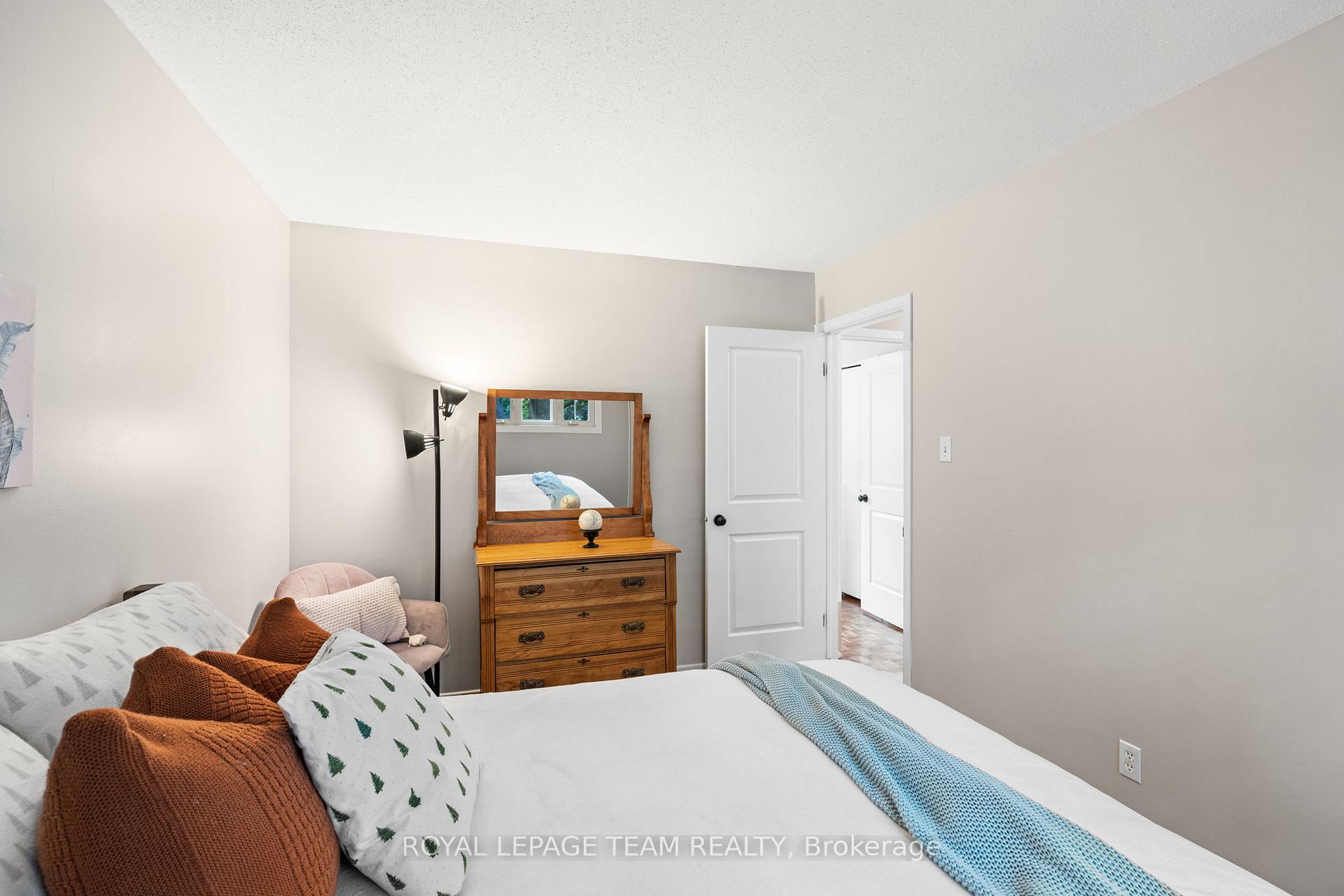 Photo 23 of 22 Juniper Court, Ottawa, Borden Farm/Stewart Farm/Carleton Heights/Parkwood Hills — HOMEH
