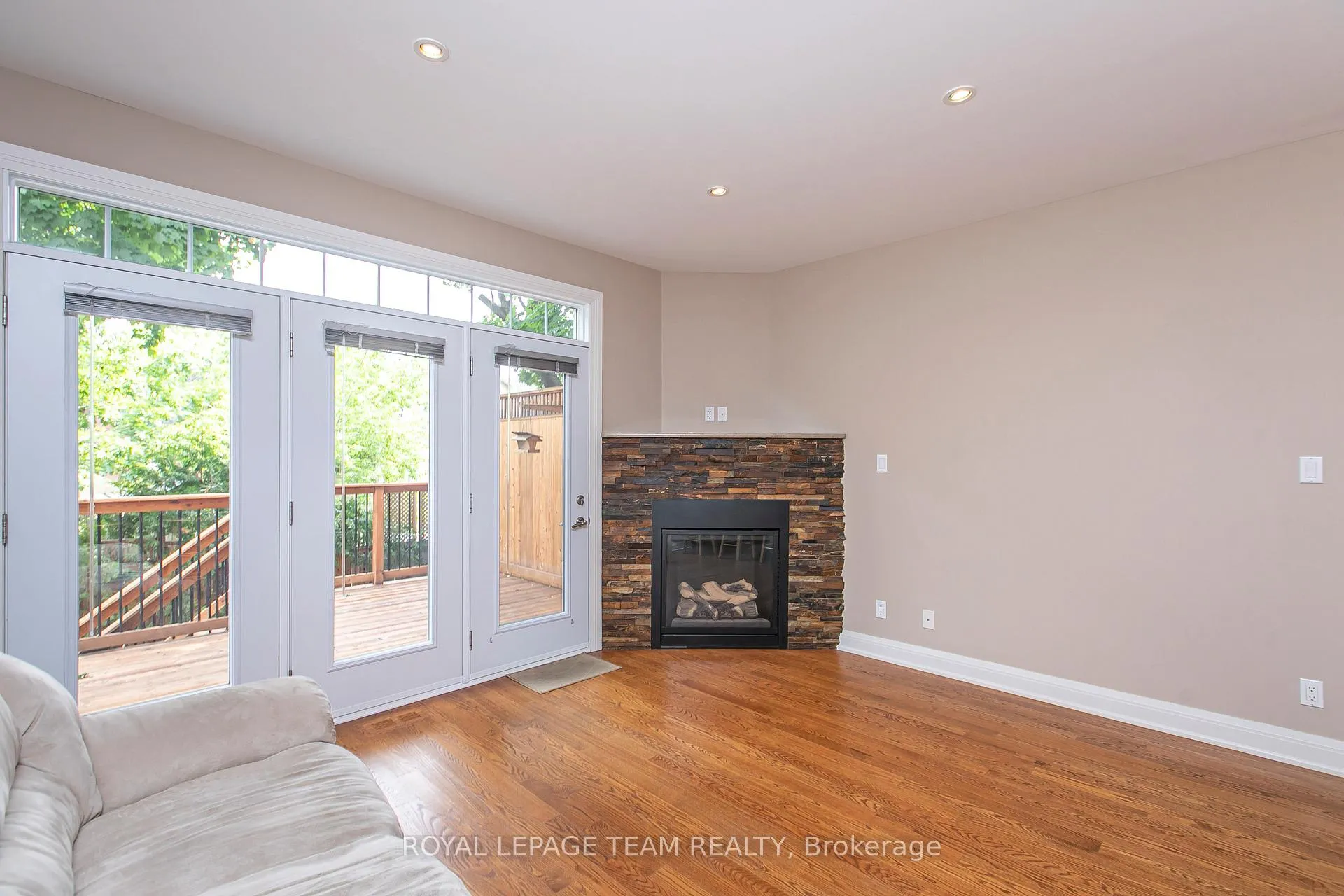 Photo 5 of 691 Edison Avenue, Ottawa, Laurentianview — HOMEH