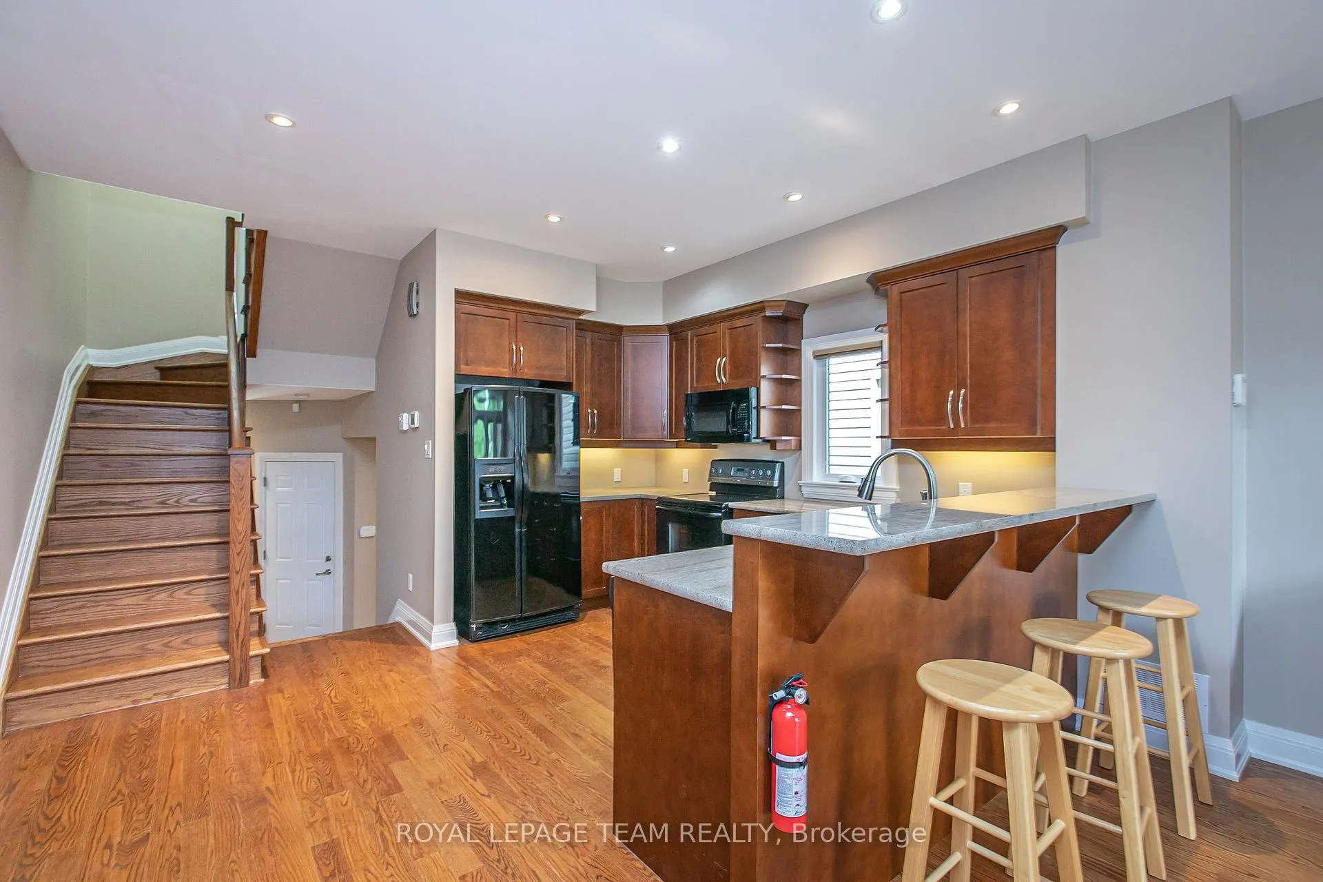 Photo 6 of 691 Edison Avenue, Ottawa, Laurentianview — HOMEH
