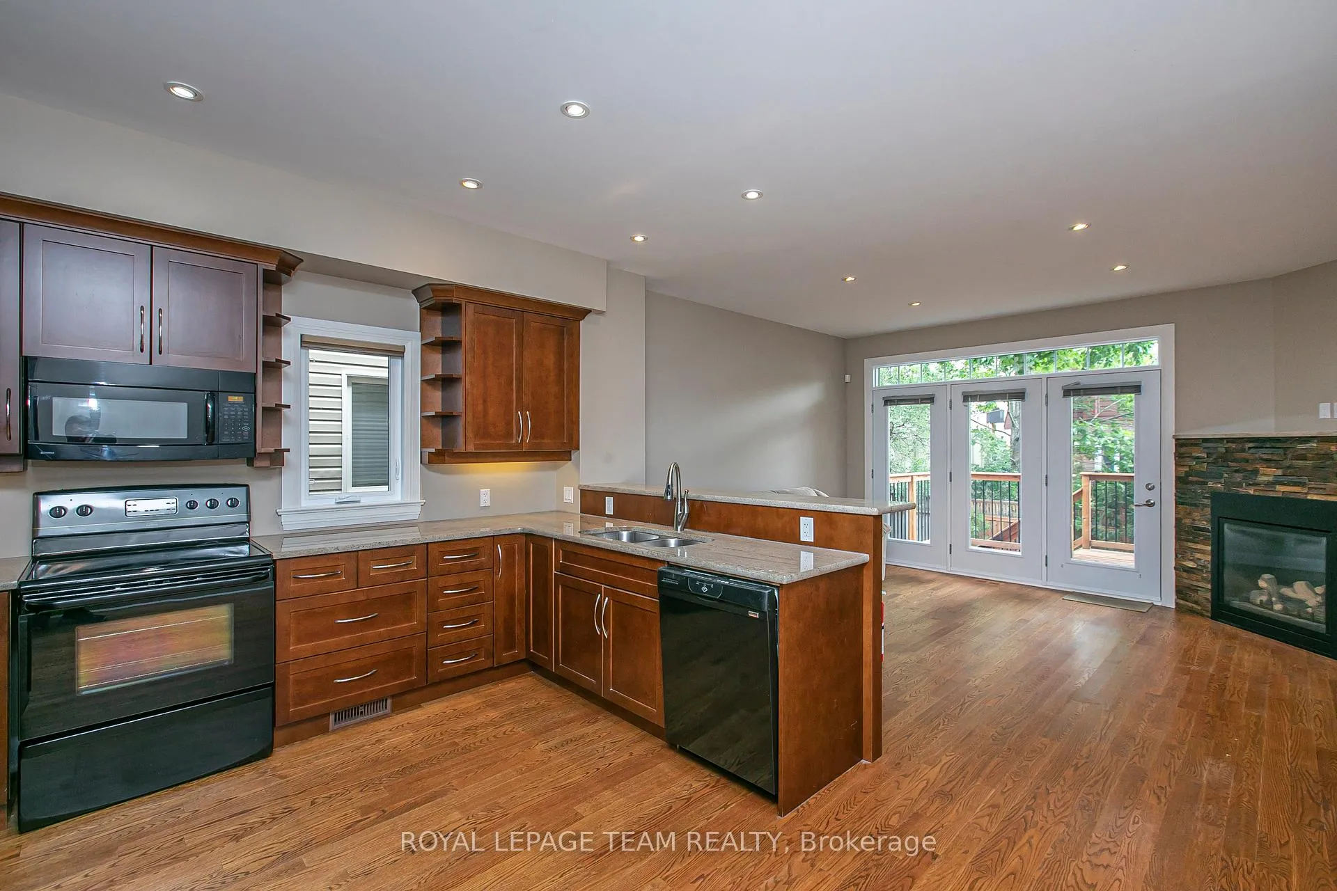 Photo 7 of 691 Edison Avenue, Ottawa, Laurentianview — HOMEH