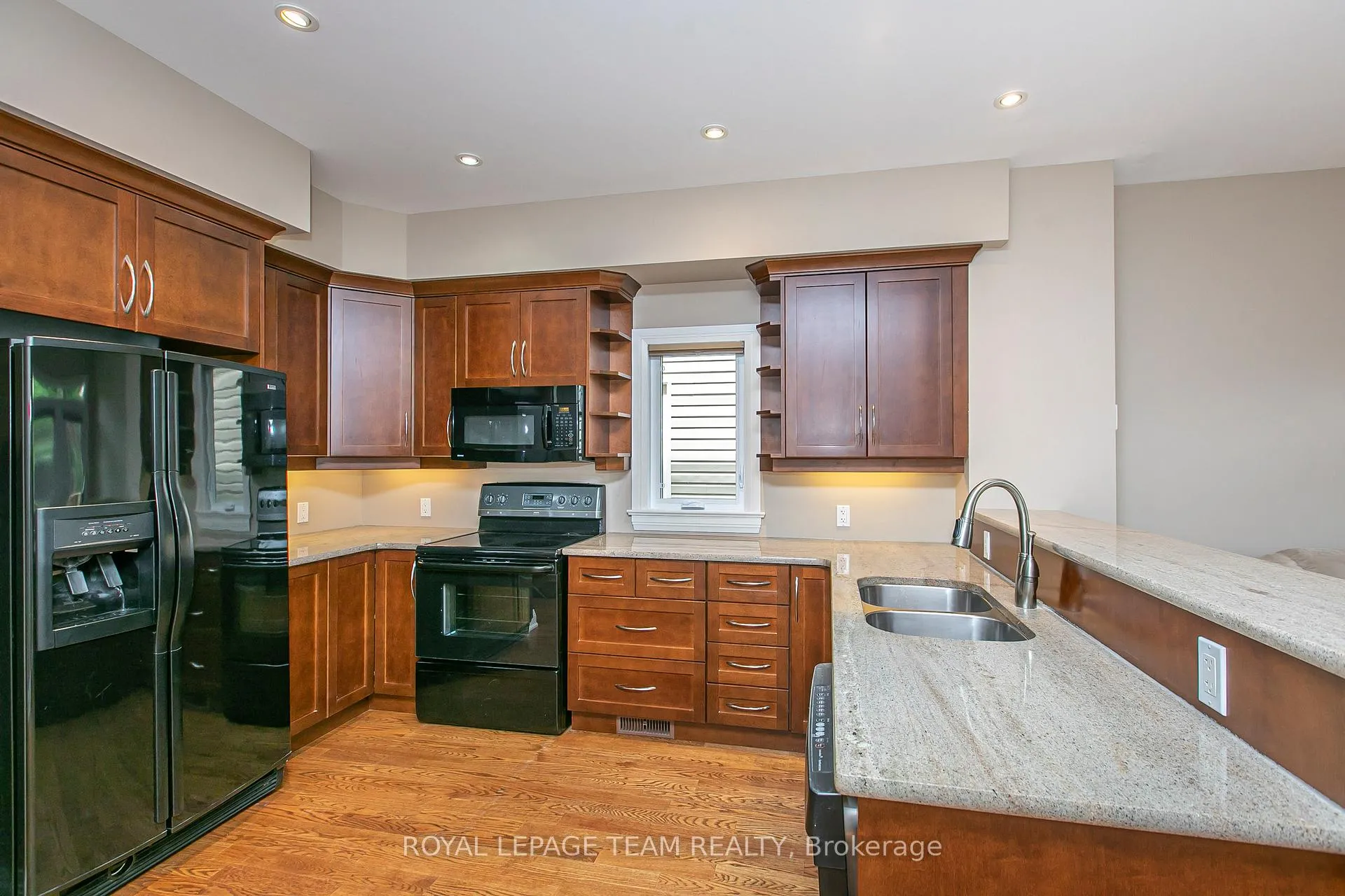 Photo 8 of 691 Edison Avenue, Ottawa, Laurentianview — HOMEH